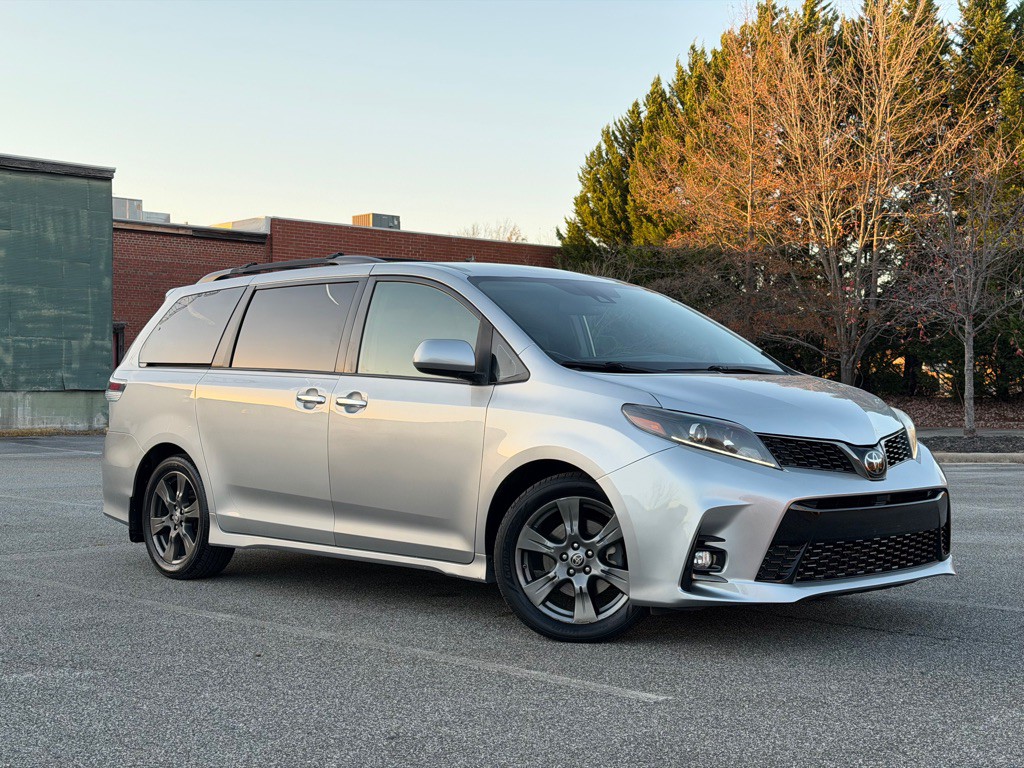 2020 Toyota Sienna Image 3