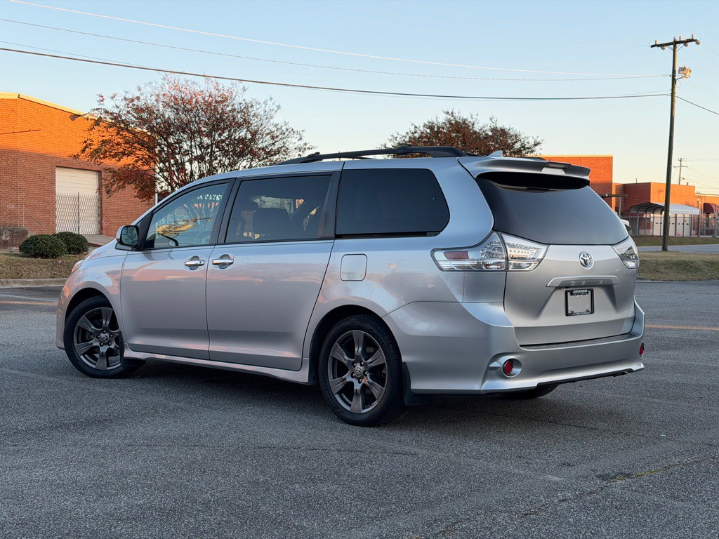 2020 Toyota Sienna Image 5