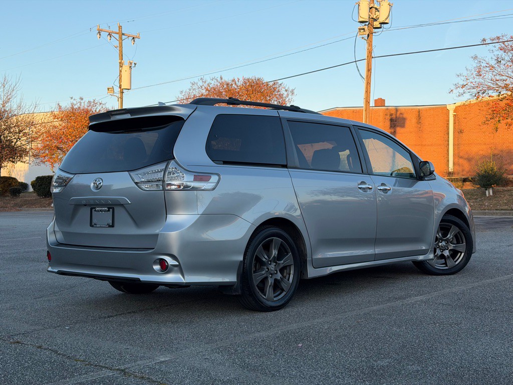 2020 Toyota Sienna Image 6