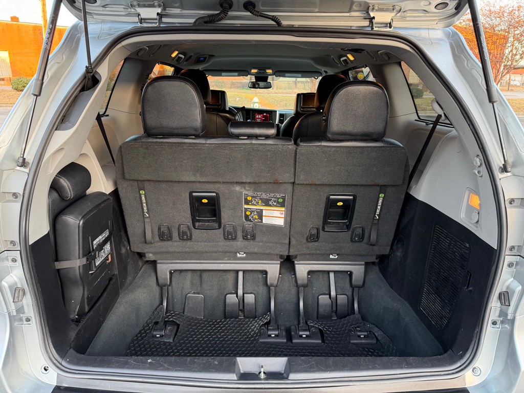 2020 Toyota Sienna Image 7