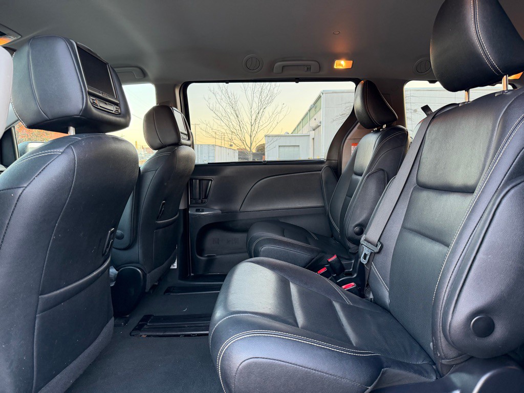 2020 Toyota Sienna Image 11