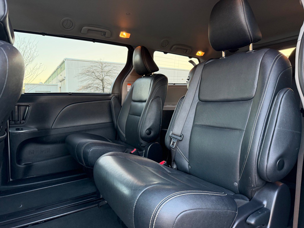 2020 Toyota Sienna Image 12