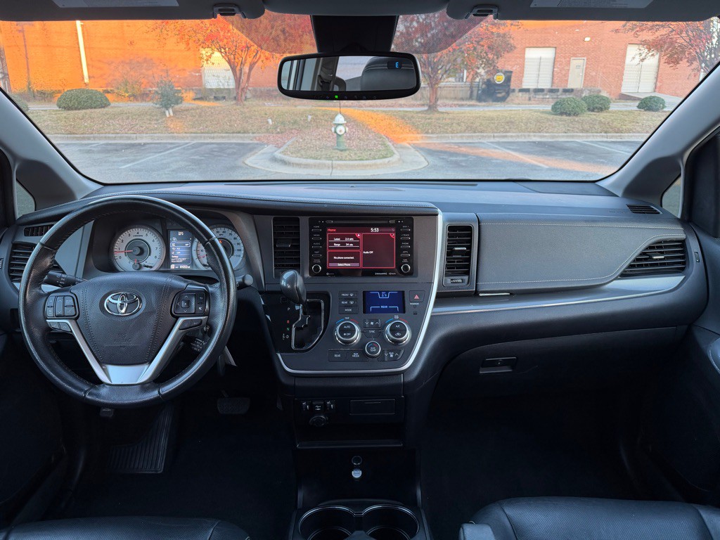 2020 Toyota Sienna Image 16