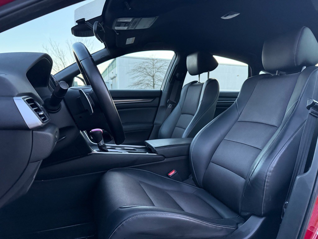 2018 Honda Accord Image 16