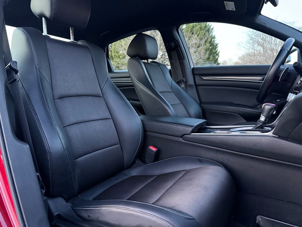 2018 Honda Accord Image 17