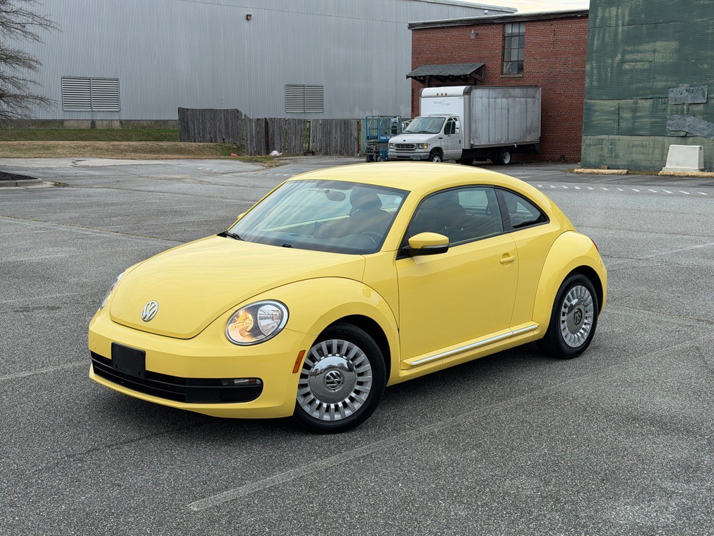 2014 Volkswagen Beetle Image 2