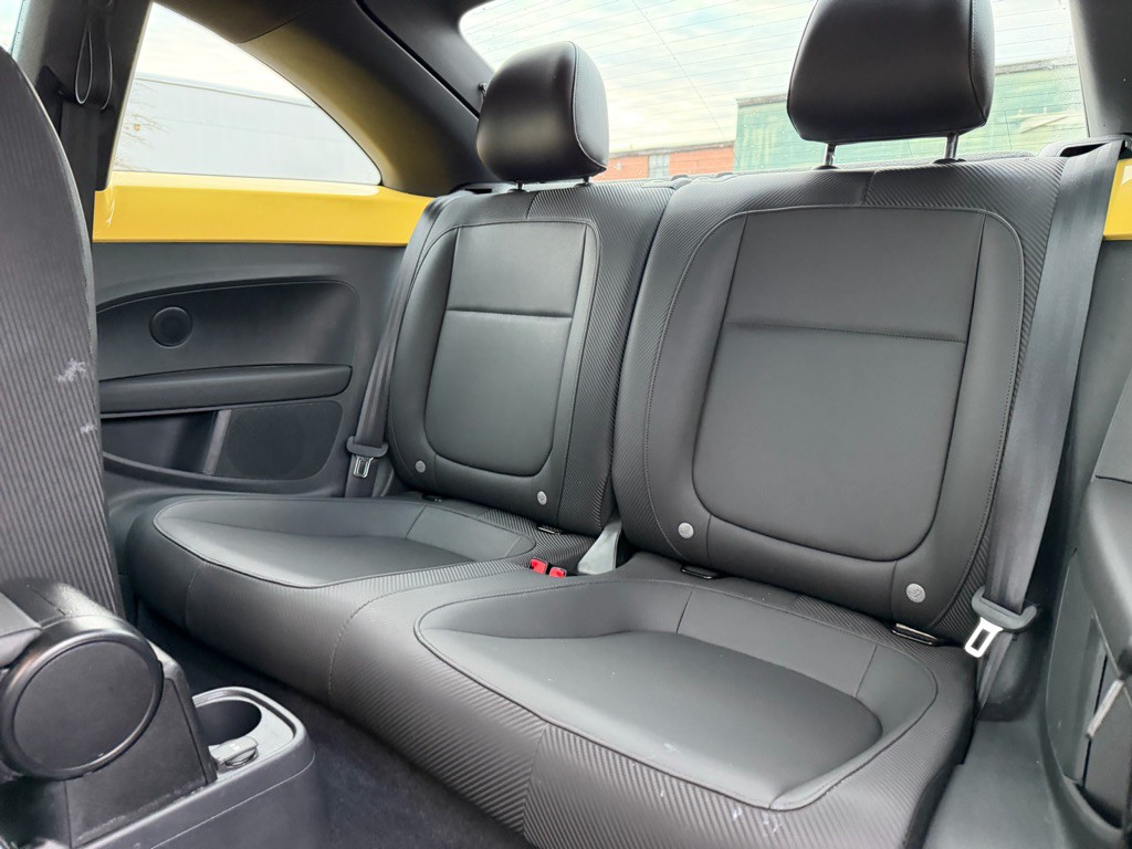 2014 Volkswagen Beetle Image 8