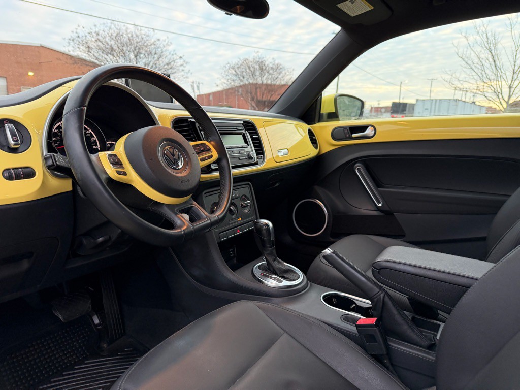 2014 Volkswagen Beetle Image 9