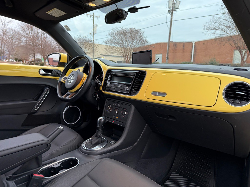 2014 Volkswagen Beetle Image 10