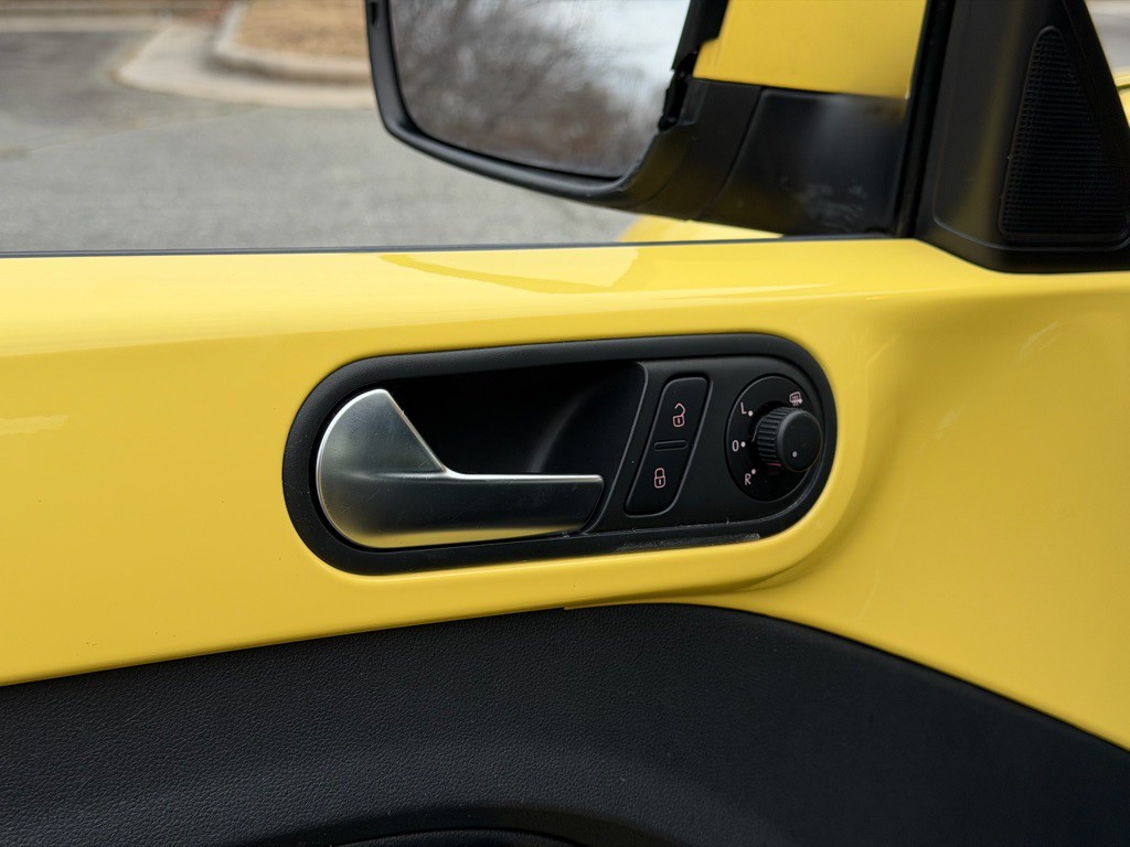 2014 Volkswagen Beetle Image 11