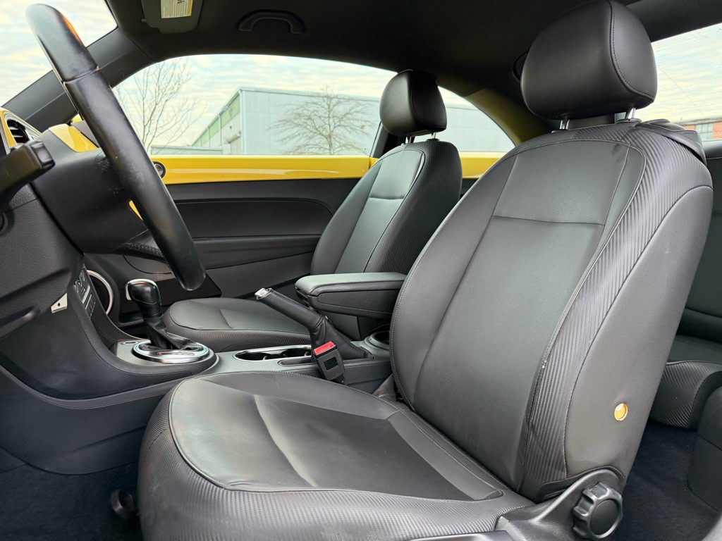 2014 Volkswagen Beetle Image 16