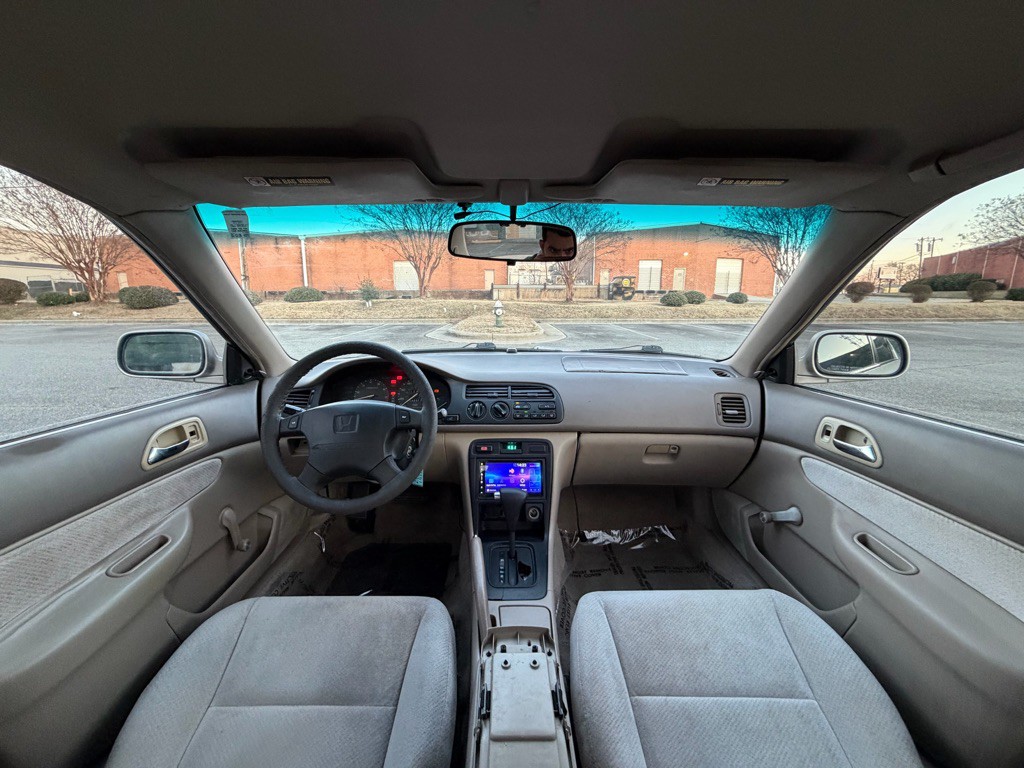 1997 Honda Accord Image 9