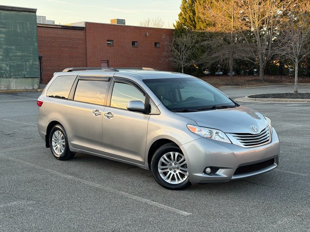 2016 Toyota Sienna Image 4