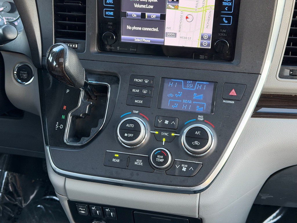 2016 Toyota Sienna Image 15