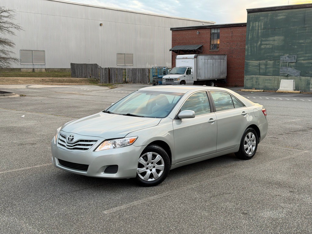 2010 Toyota Camry Image 2