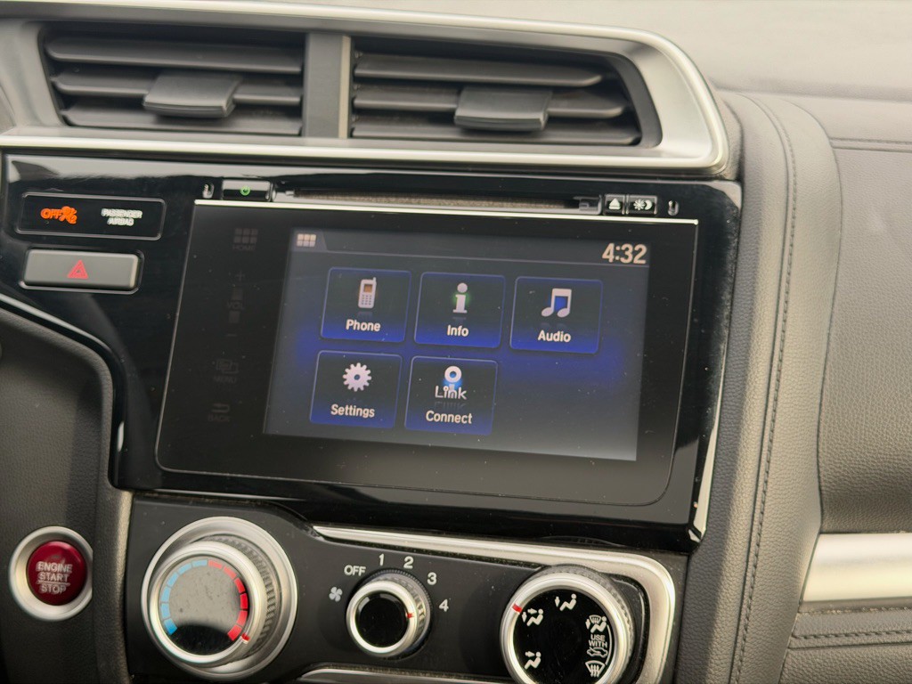 2015 Honda Fit Image 16