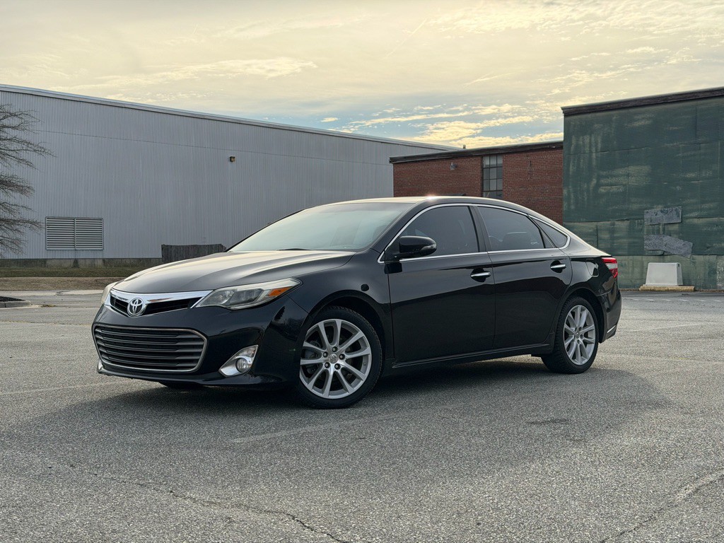 2013 Toyota Avalon Image 1