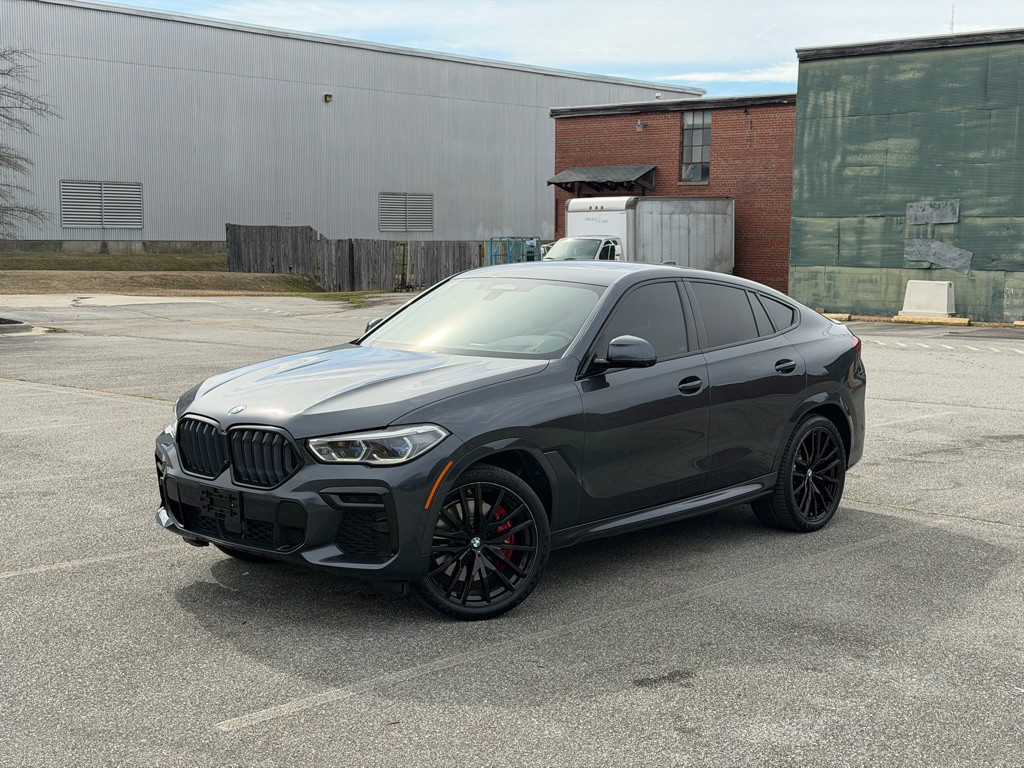 2022 BMW X6 Image 2