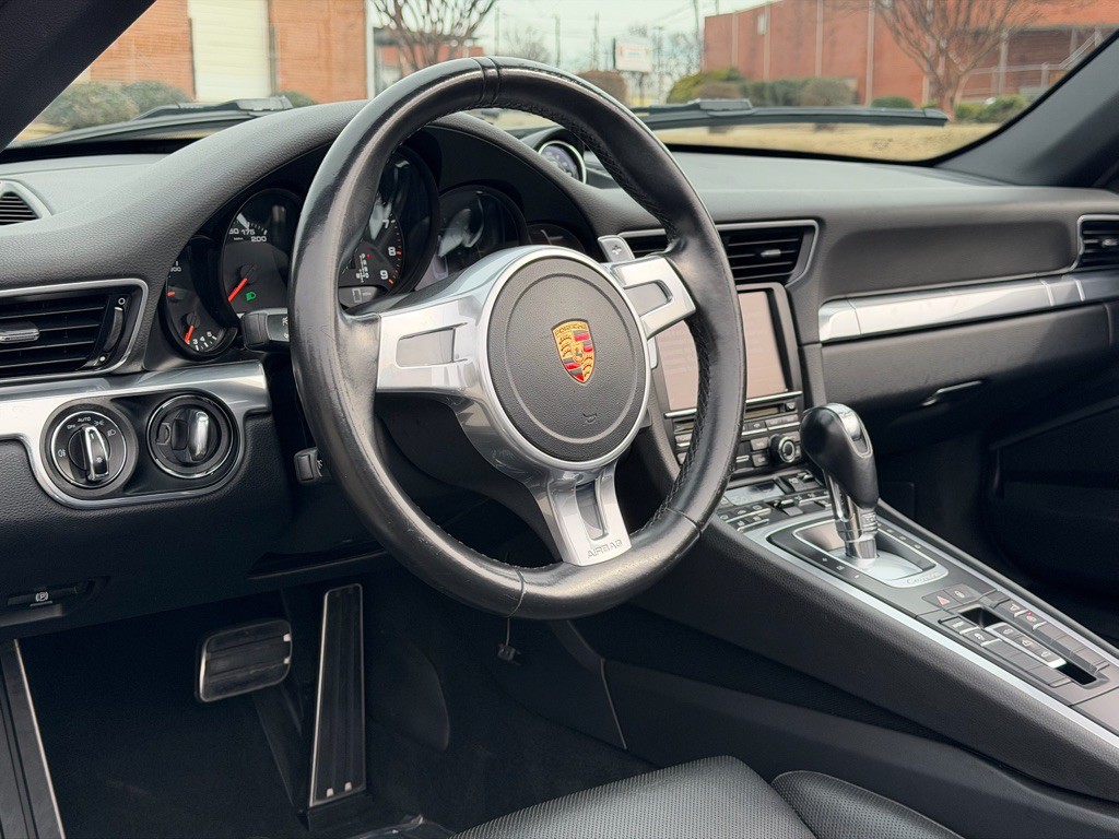 2015 Porsche 911 Image 18