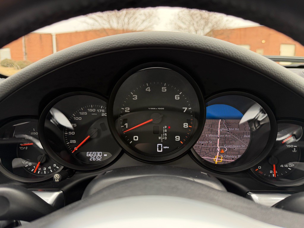 2015 Porsche 911 Image 24