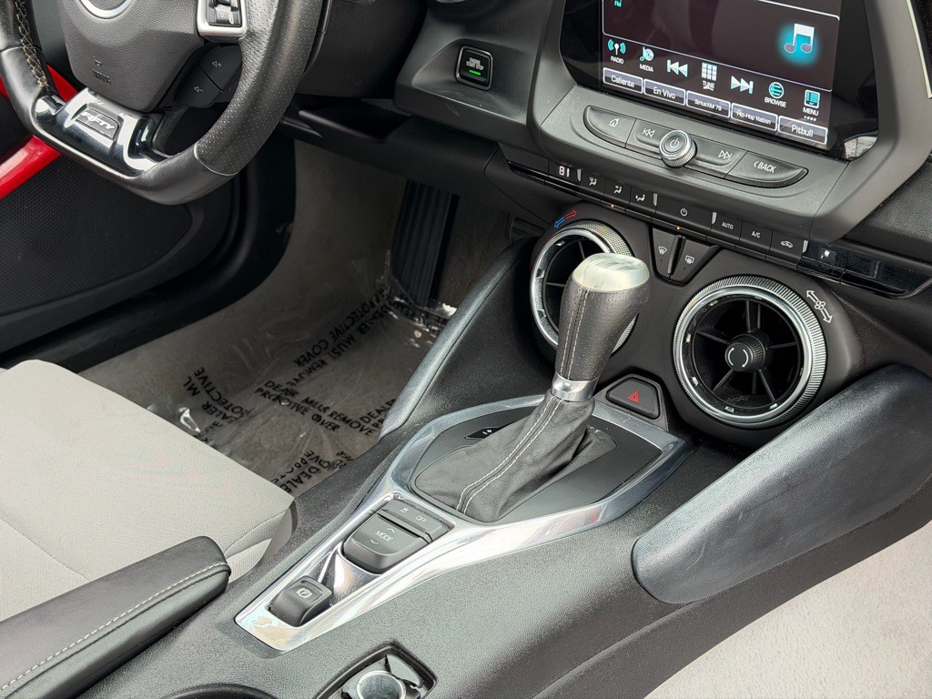 2017 Chevrolet Camaro Image 11