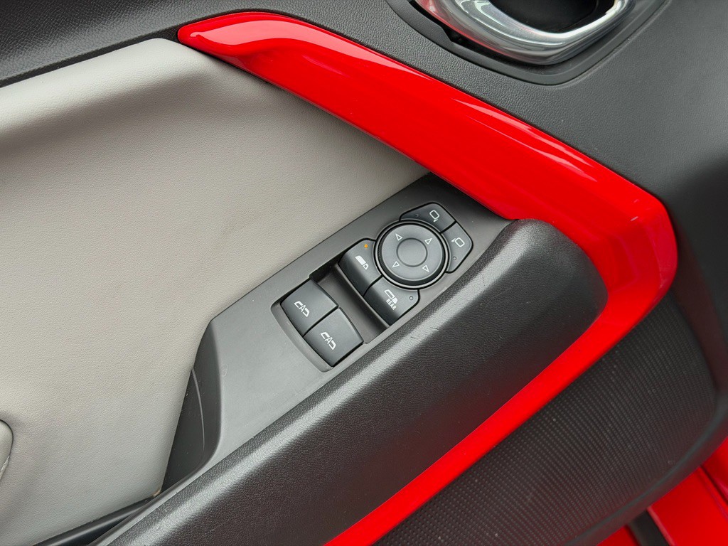 2017 Chevrolet Camaro Image 13