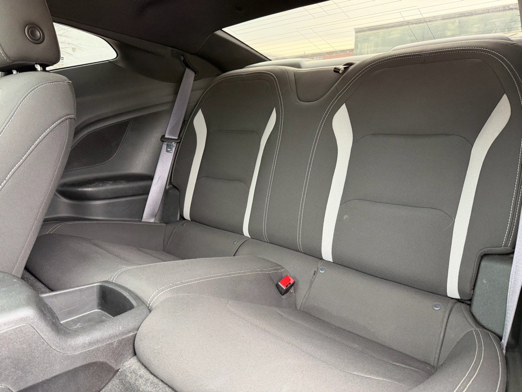 2017 Chevrolet Camaro Image 9