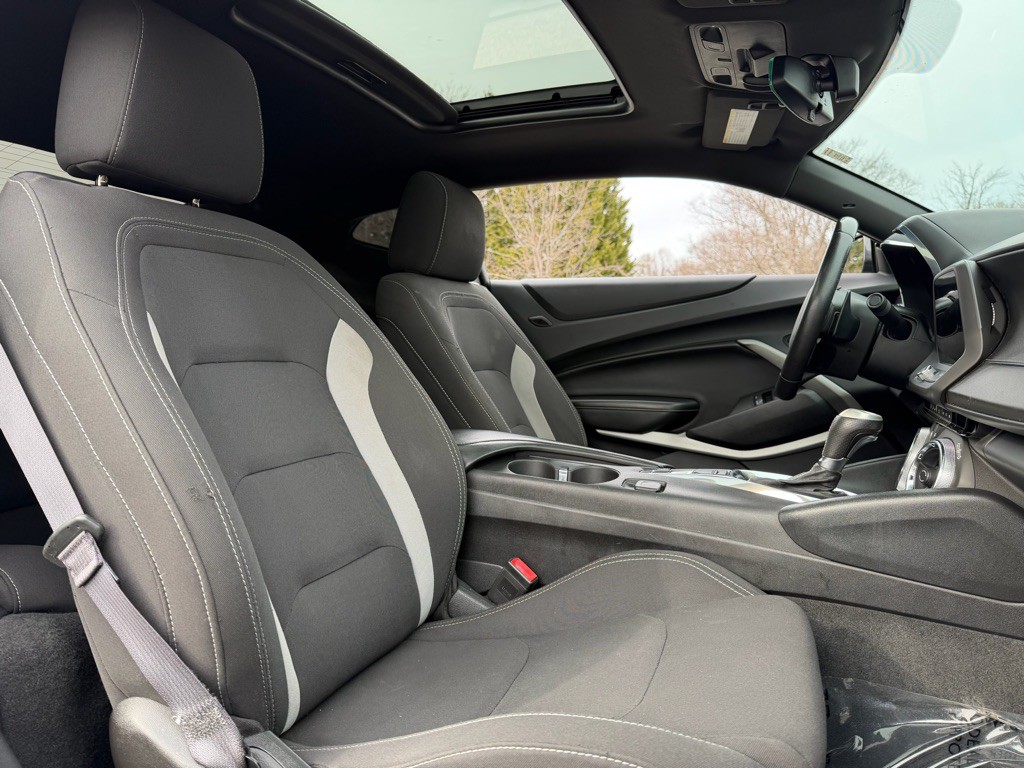 2017 Chevrolet Camaro Image 17