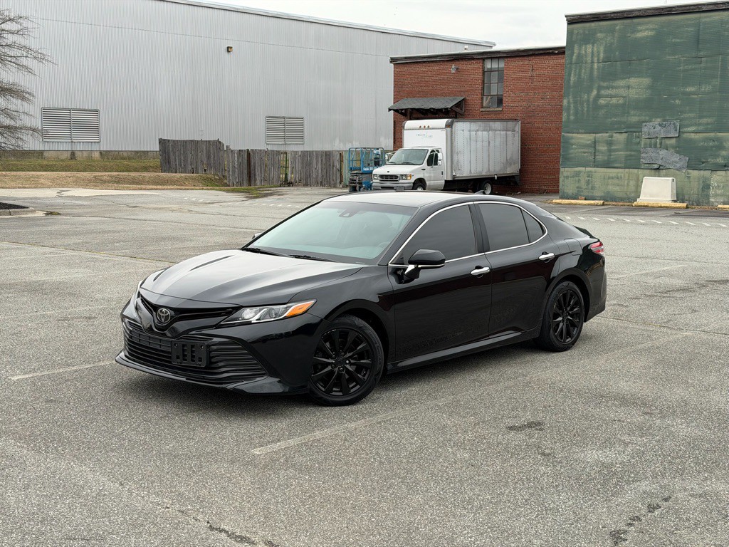 2019 Toyota Camry Image 2