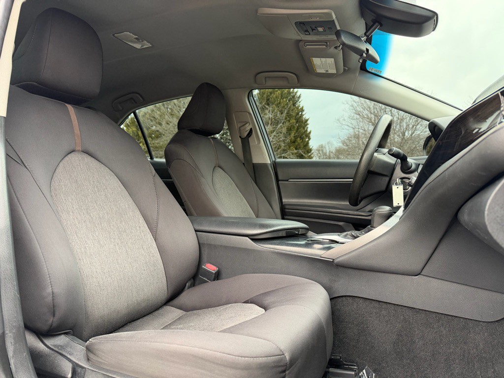 2019 Toyota Camry Image 16