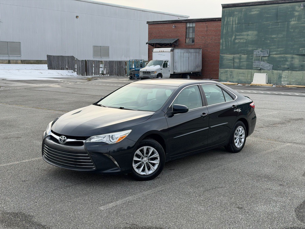 2015 Toyota Camry Image 2