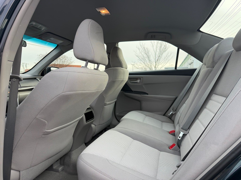 2015 Toyota Camry Image 9