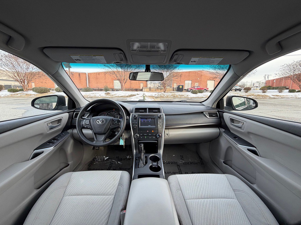 2015 Toyota Camry Image 11