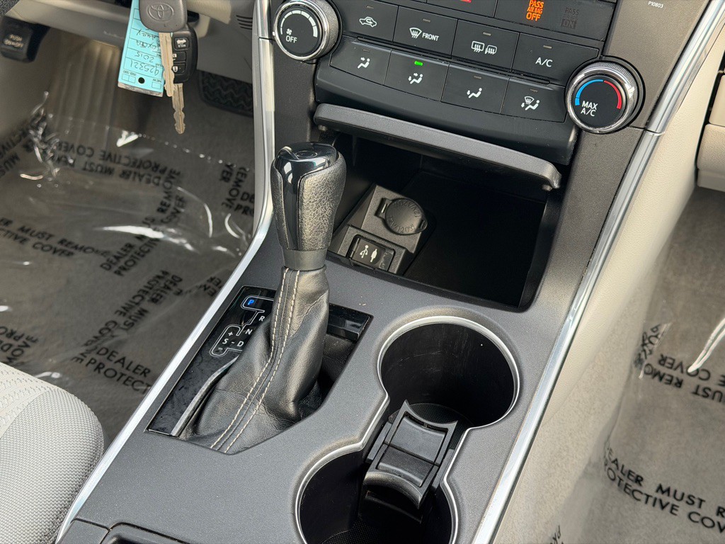 2015 Toyota Camry Image 14