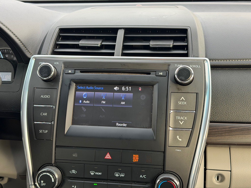 2015 Toyota Camry Image 16