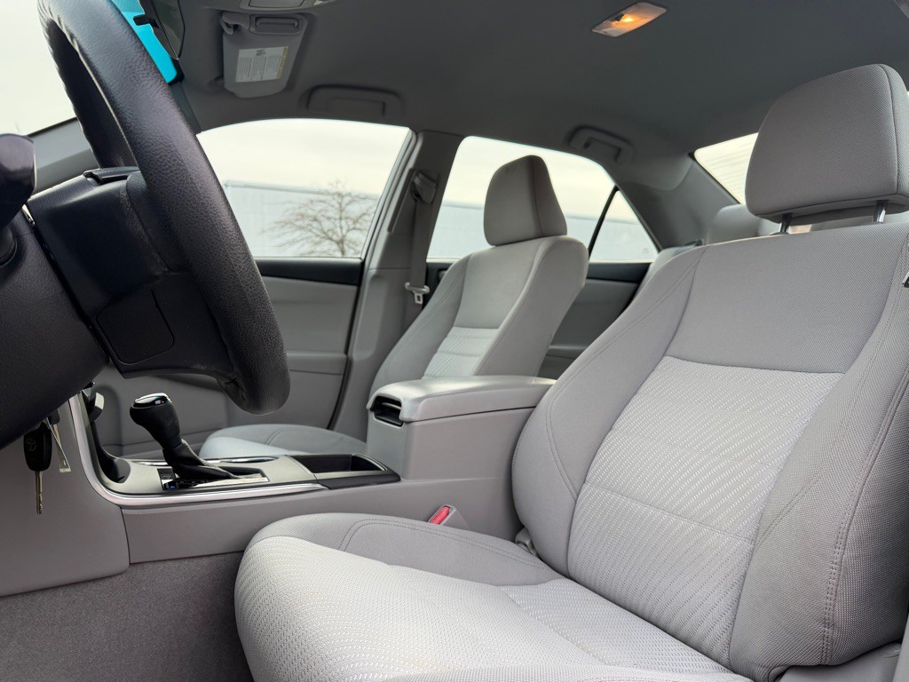 2015 Toyota Camry Image 17