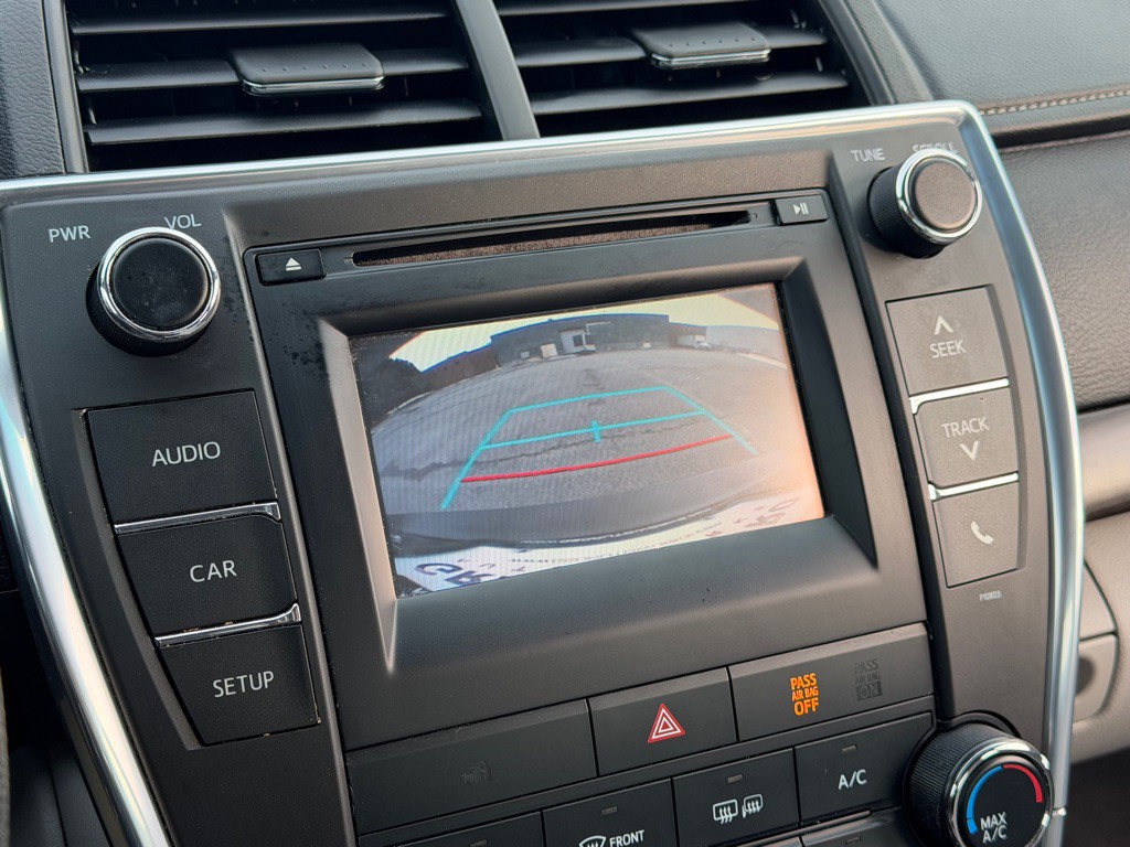 2015 Toyota Camry Image 19