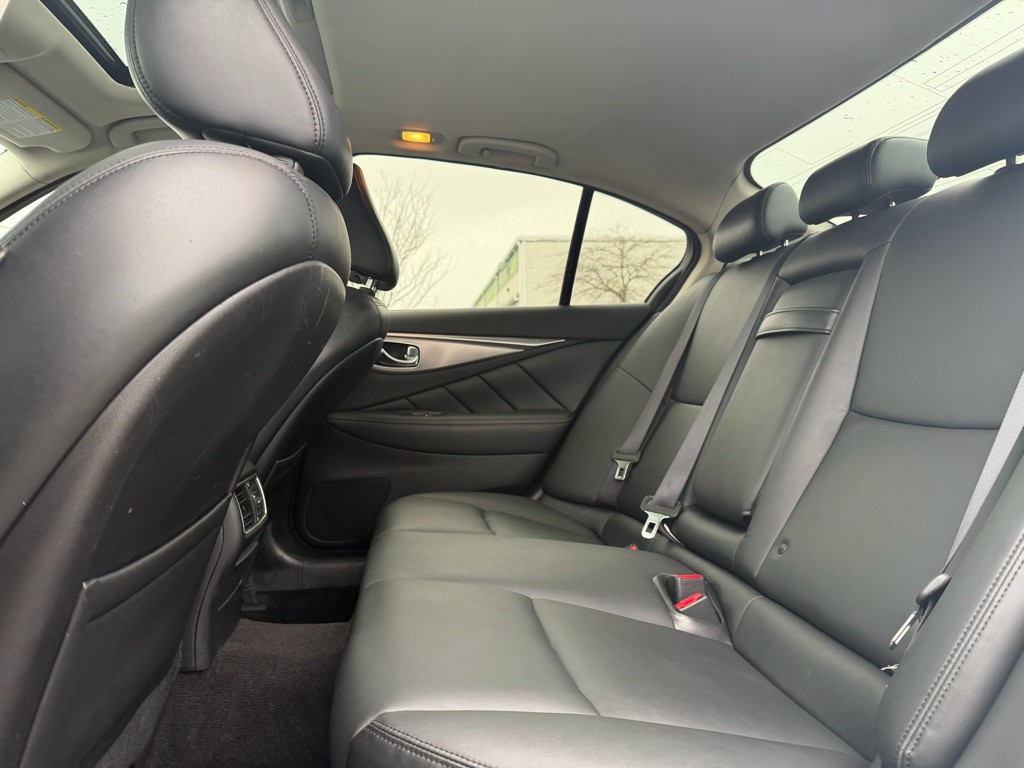 2015 INFINITI Q50 Image 8