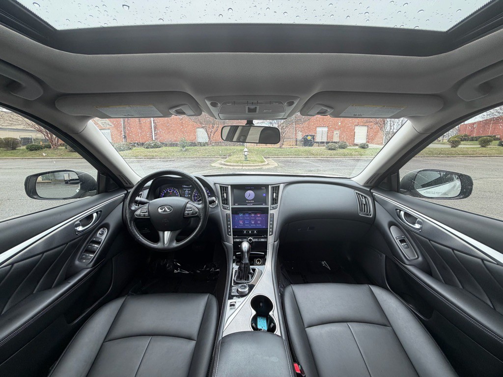 2015 INFINITI Q50 Image 9