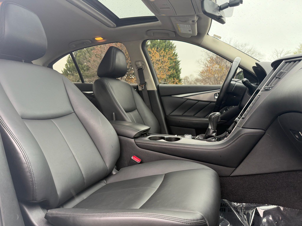 2015 INFINITI Q50 Image 17