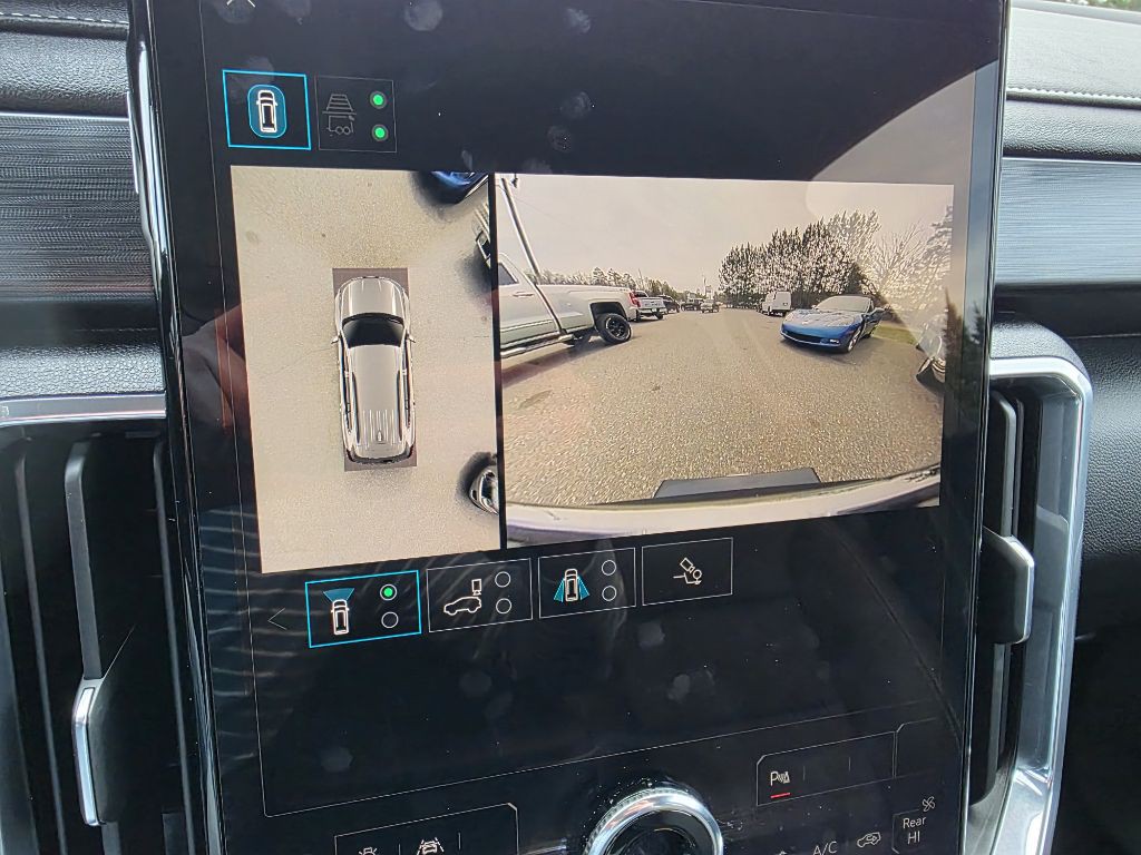 2024 GMC Acadia Image 17