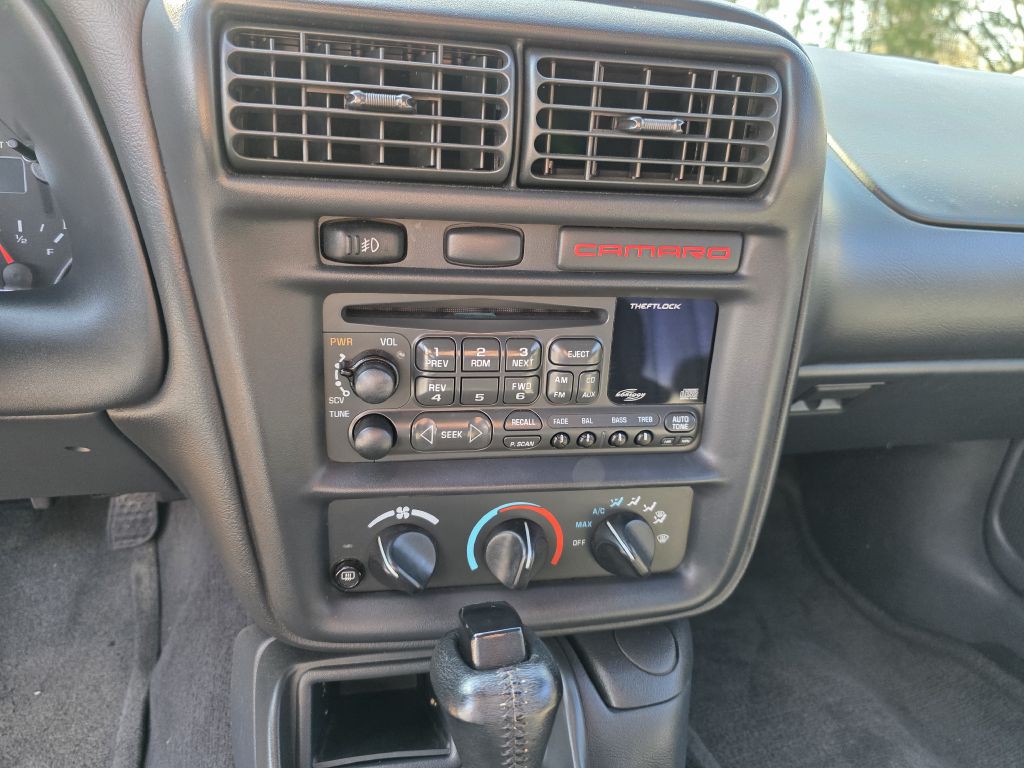 1999 Chevrolet Camaro Image 17