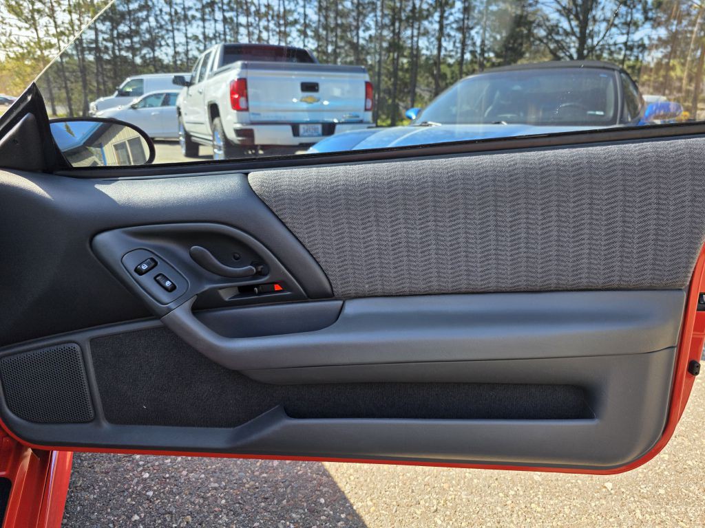 1999 Chevrolet Camaro Image 26