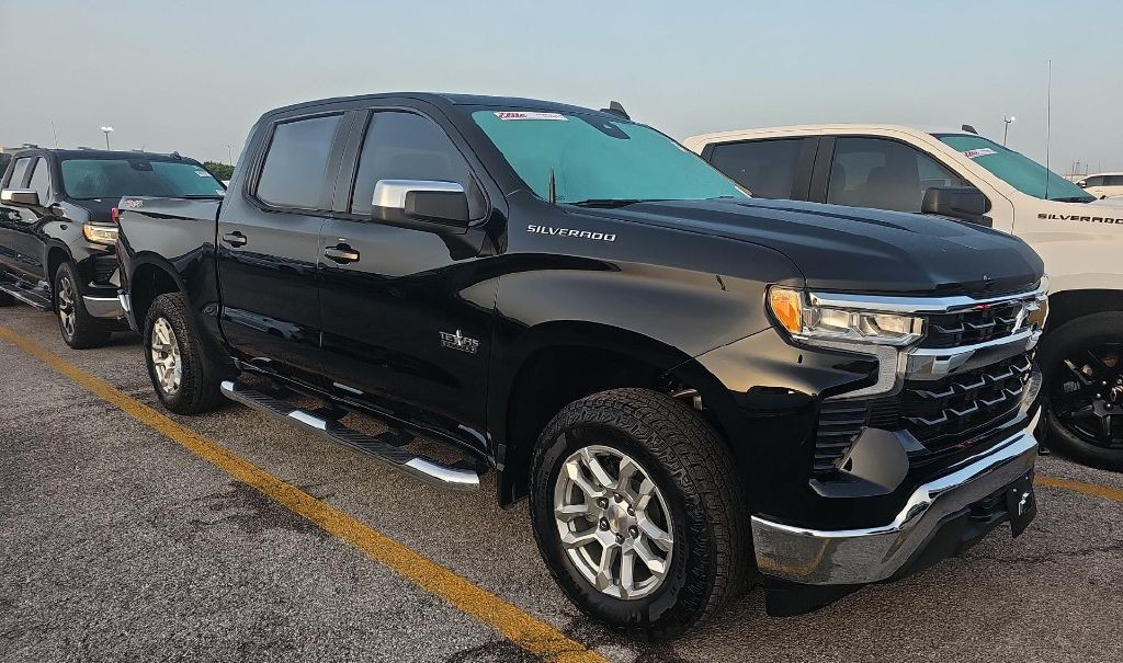 2024 Chevrolet Silverado 1500 Image 2