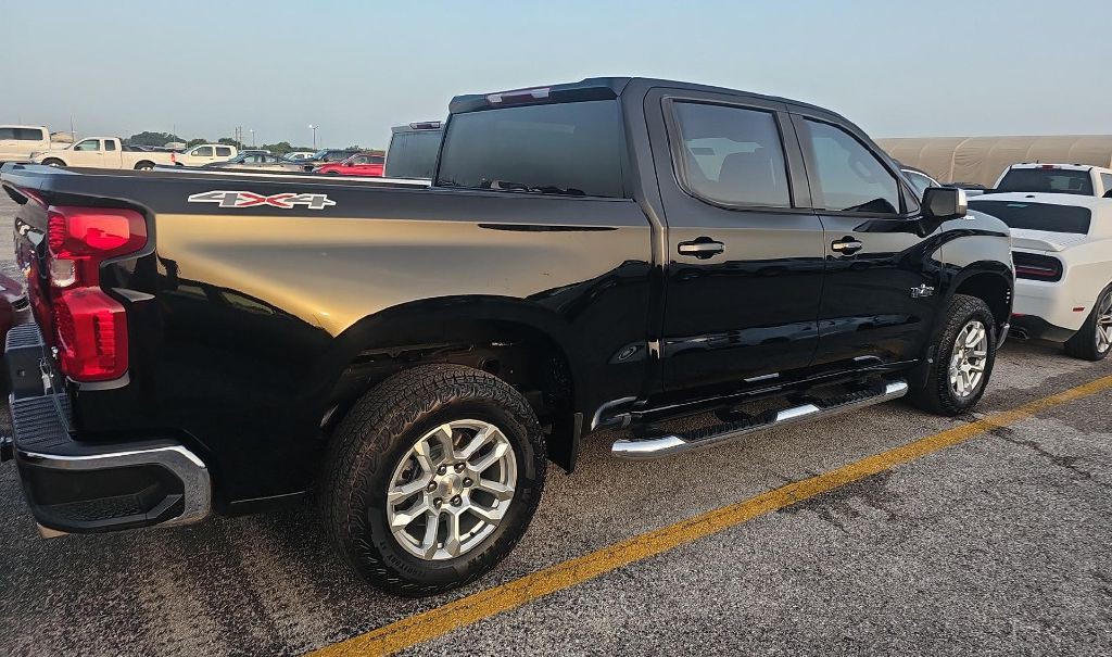2024 Chevrolet Silverado 1500 Image 3