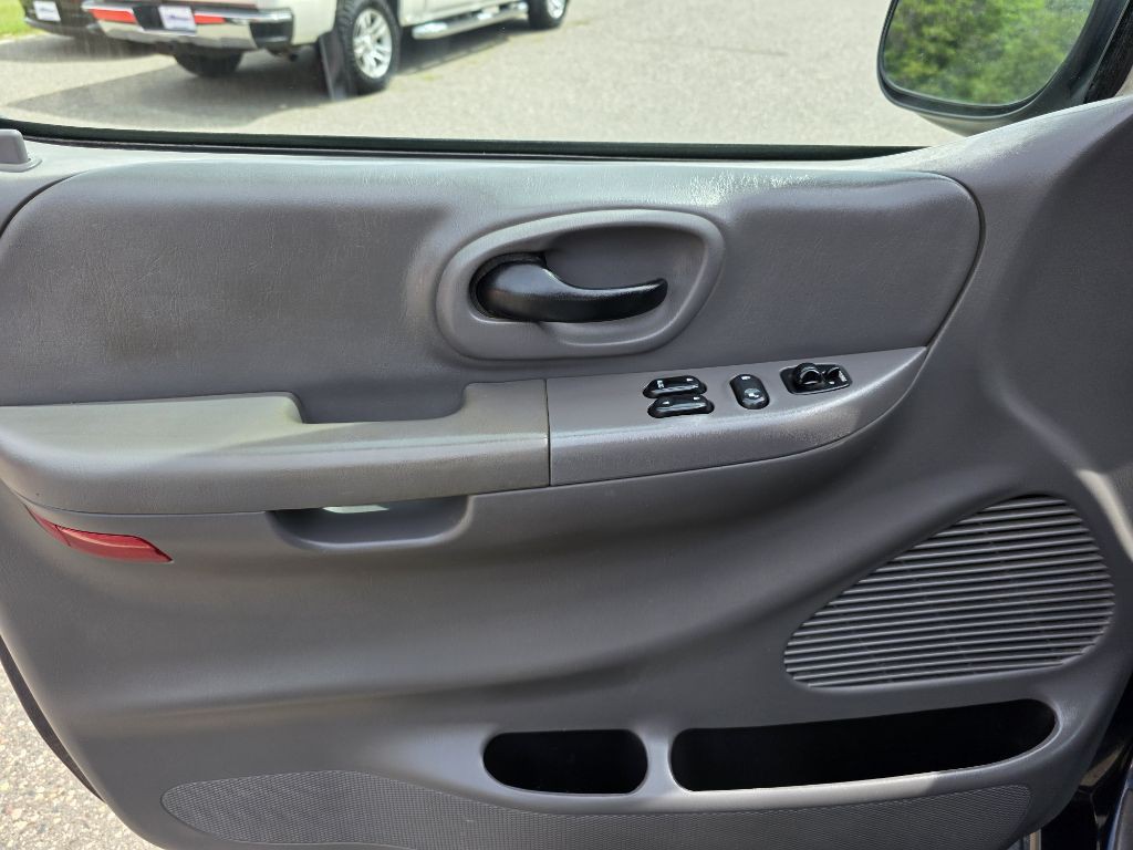2003 Ford F-150 Image 10