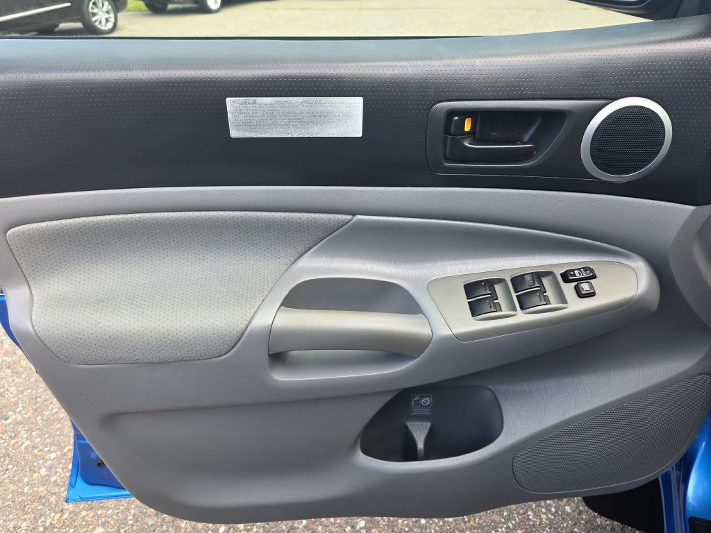 2011 Toyota Tacoma Image 12