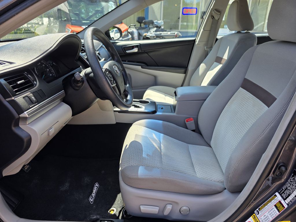 2012 Toyota Camry Image 11