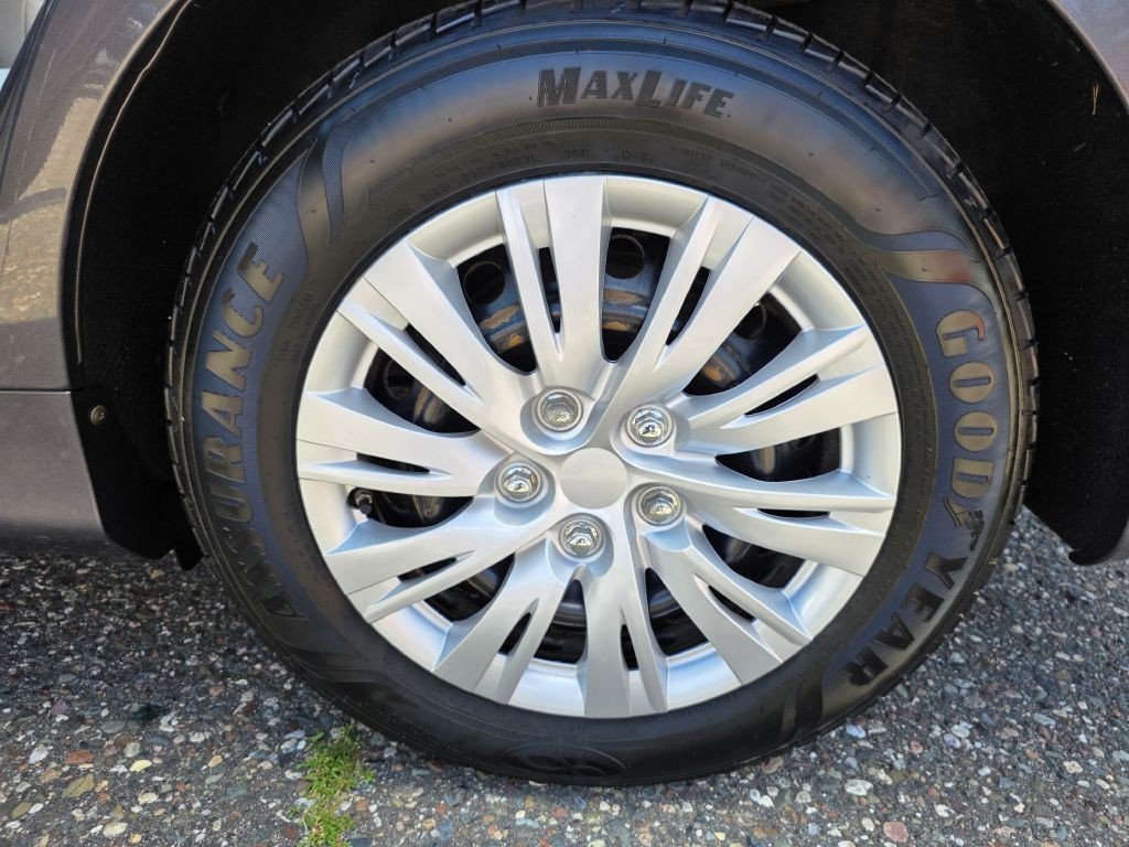 2012 Toyota Camry Image 25