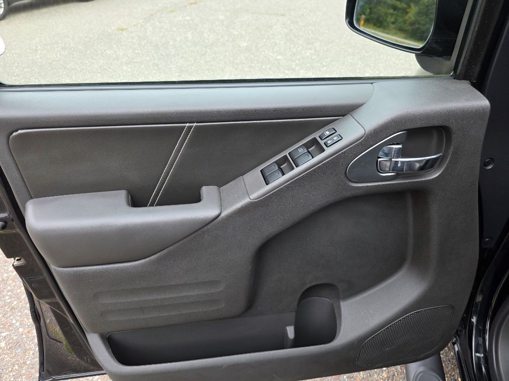 2015 Nissan Frontier Image 12